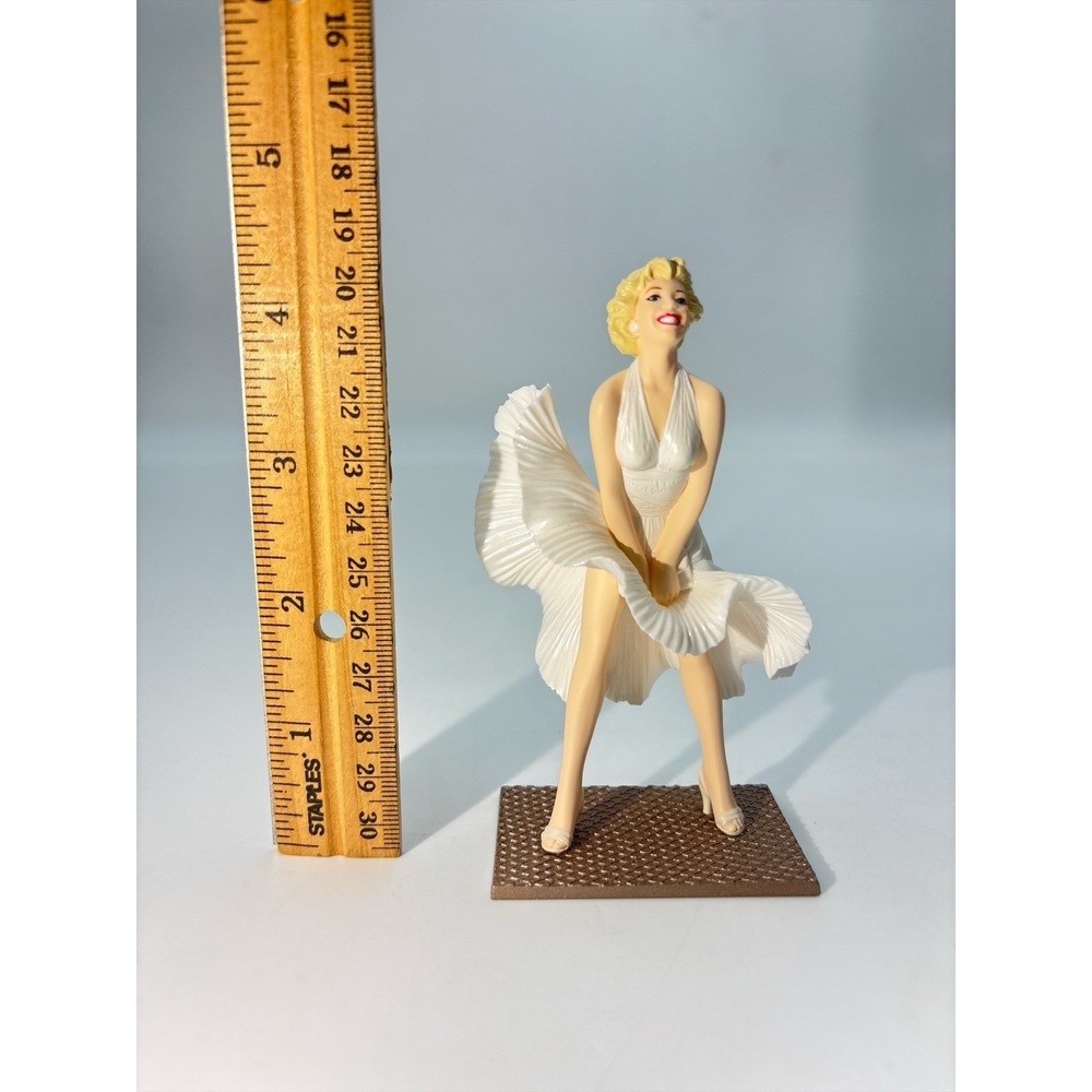 Christmas Ornament Marilyn Monroe‎ Hallmark Keepsake Collector Series 1998 - Picture 2 of 11